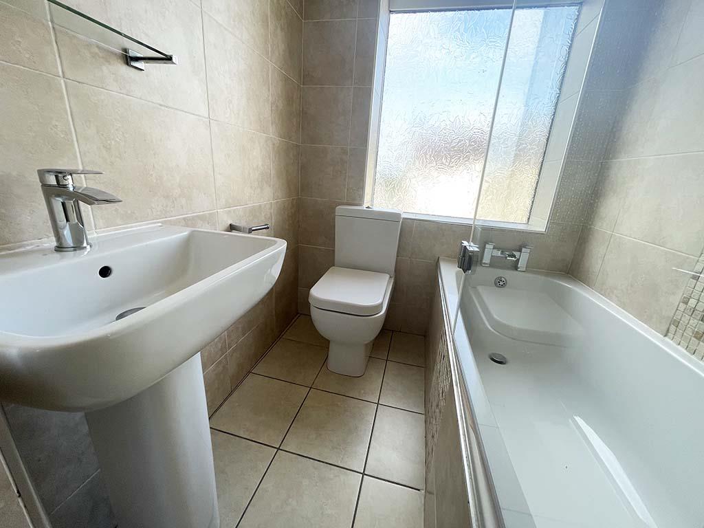 2 bedroom end terrace house SSTC in Barnoldswick - IMG_6085.jpg